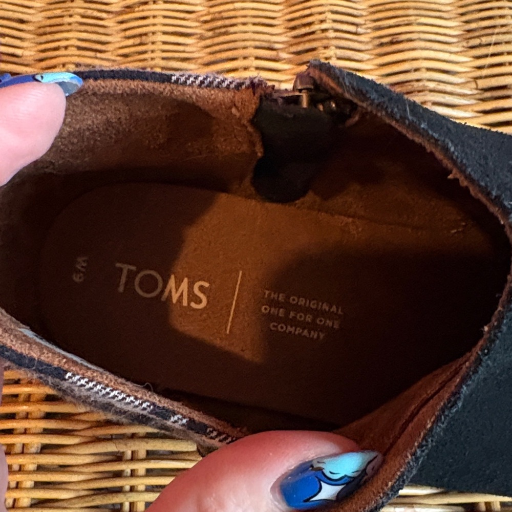 Tom’s Black and Plaid Ankle Boots - Picture 4 of 5